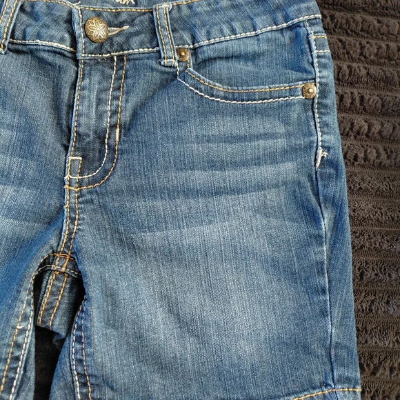 Women's Classic Blue Jean Shorts - Picture 3 of 8